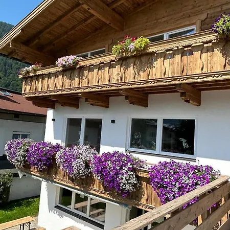 Gruppenhaus Alpenglueck بوخن