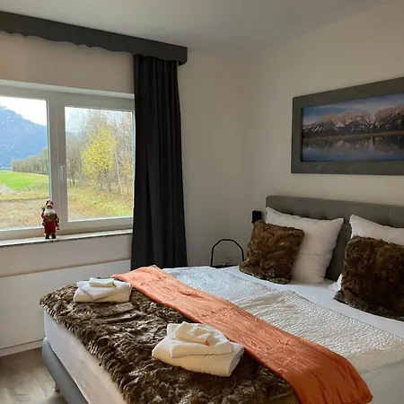Gruppenhaus Alpenglueck * بوخن